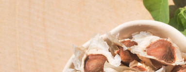 Olje iz moringe (Moringa oleifera)